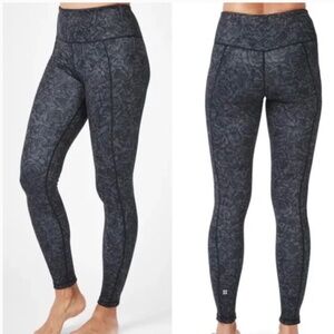 Sweaty Betty Reversible Leggings - Size S